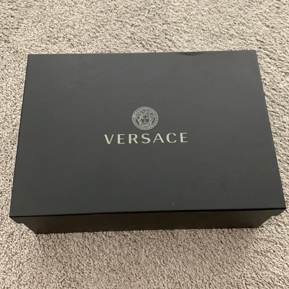 🔥VERSACE VERSACE VERSACE🔥 - Picture 9 of 10